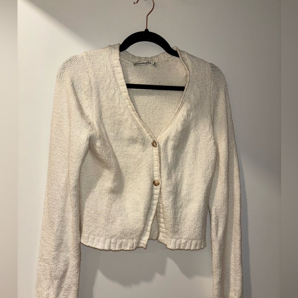 White abercrombie knit cardigan. Size M.